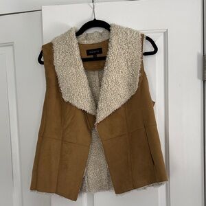 Talbots vest. Faux suede is 100% polyester. Shell is 75% acrylic/25% polyester.